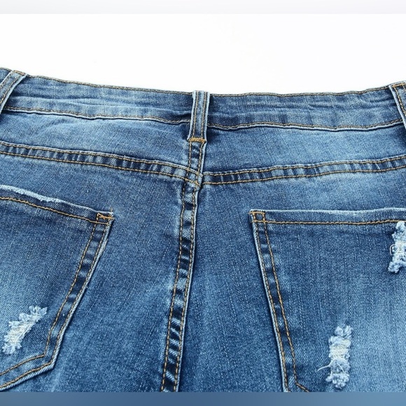 Floral distressed Blue Jeans - Picture 7 of 9